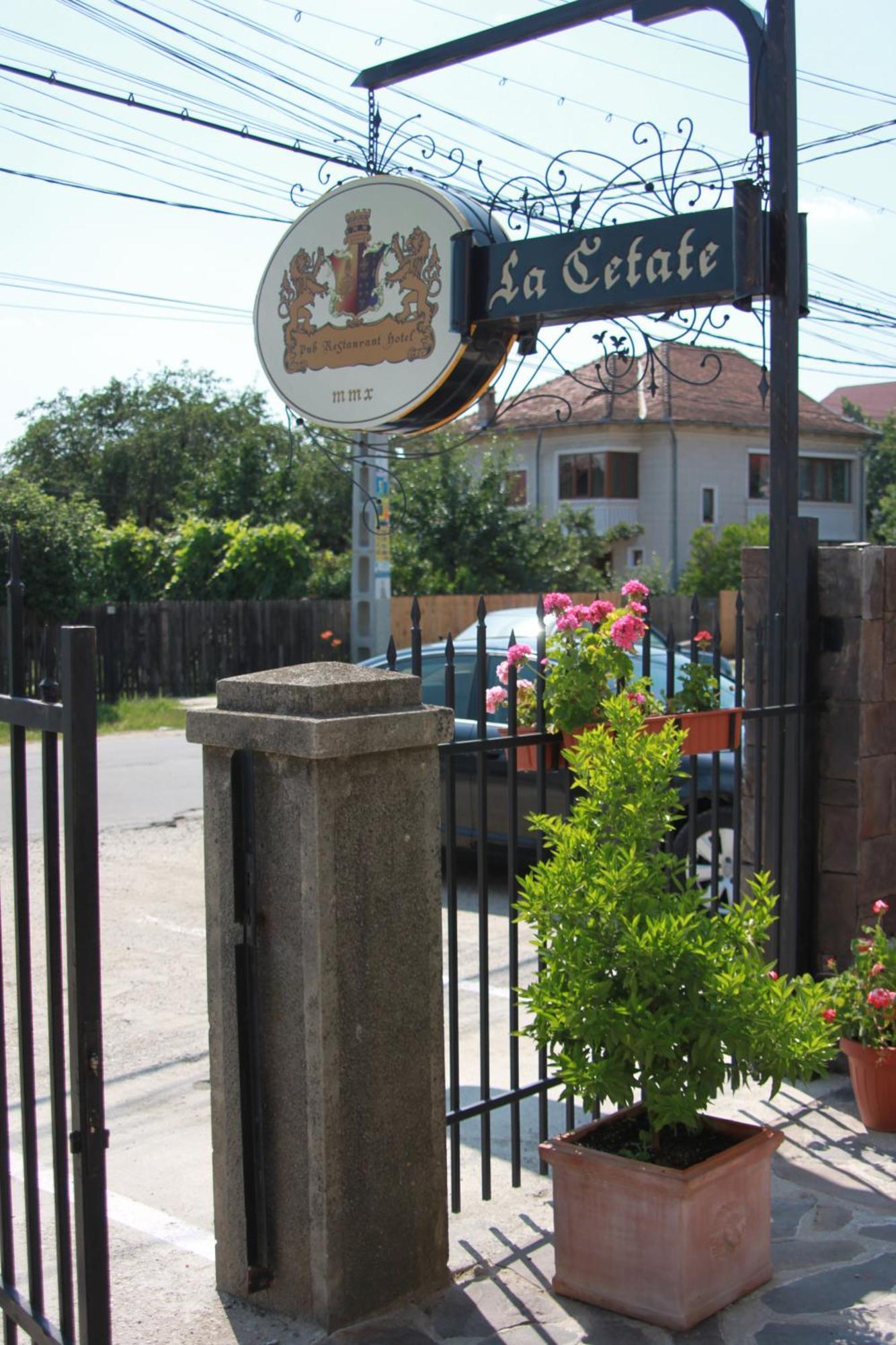 Hotel Lacetate Pitesti Luaran gambar