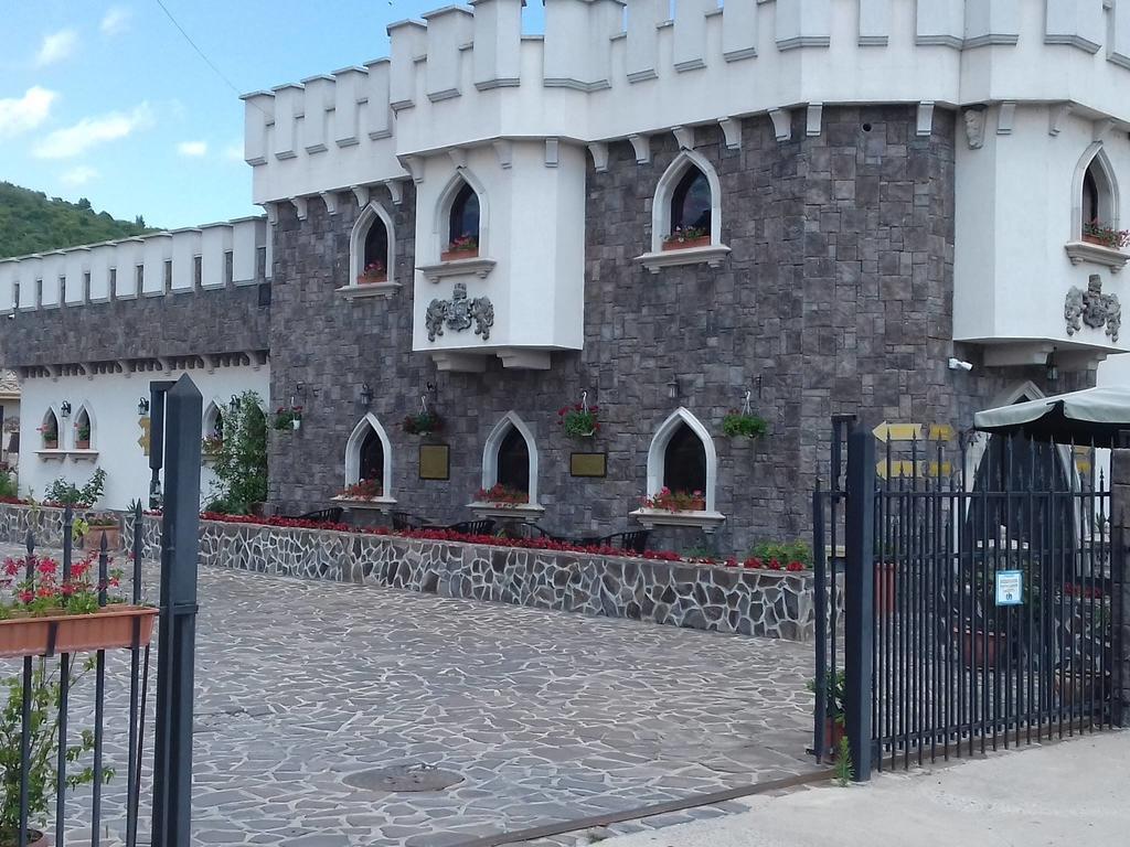 Hotel Lacetate Pitesti Luaran gambar